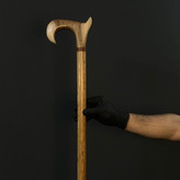 عصای لوکس با بدنهی چوب راش گرجستان و حلقهی تزئینی کاج کانادایی