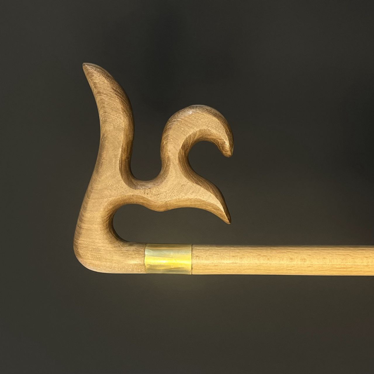 «عصای مذهبی و کلکسیونی با طراحی الهام‌گرفته از نام علی و هنر ایرانی»