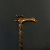 عصای خاص با طراحی سر زرافه و بدنه پیچ خورده