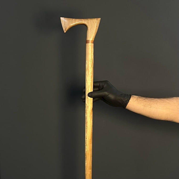 عکس نمای کامل عصا طرح تبر با بدنه چوب راش گرجستان و طراحی کلاسیک