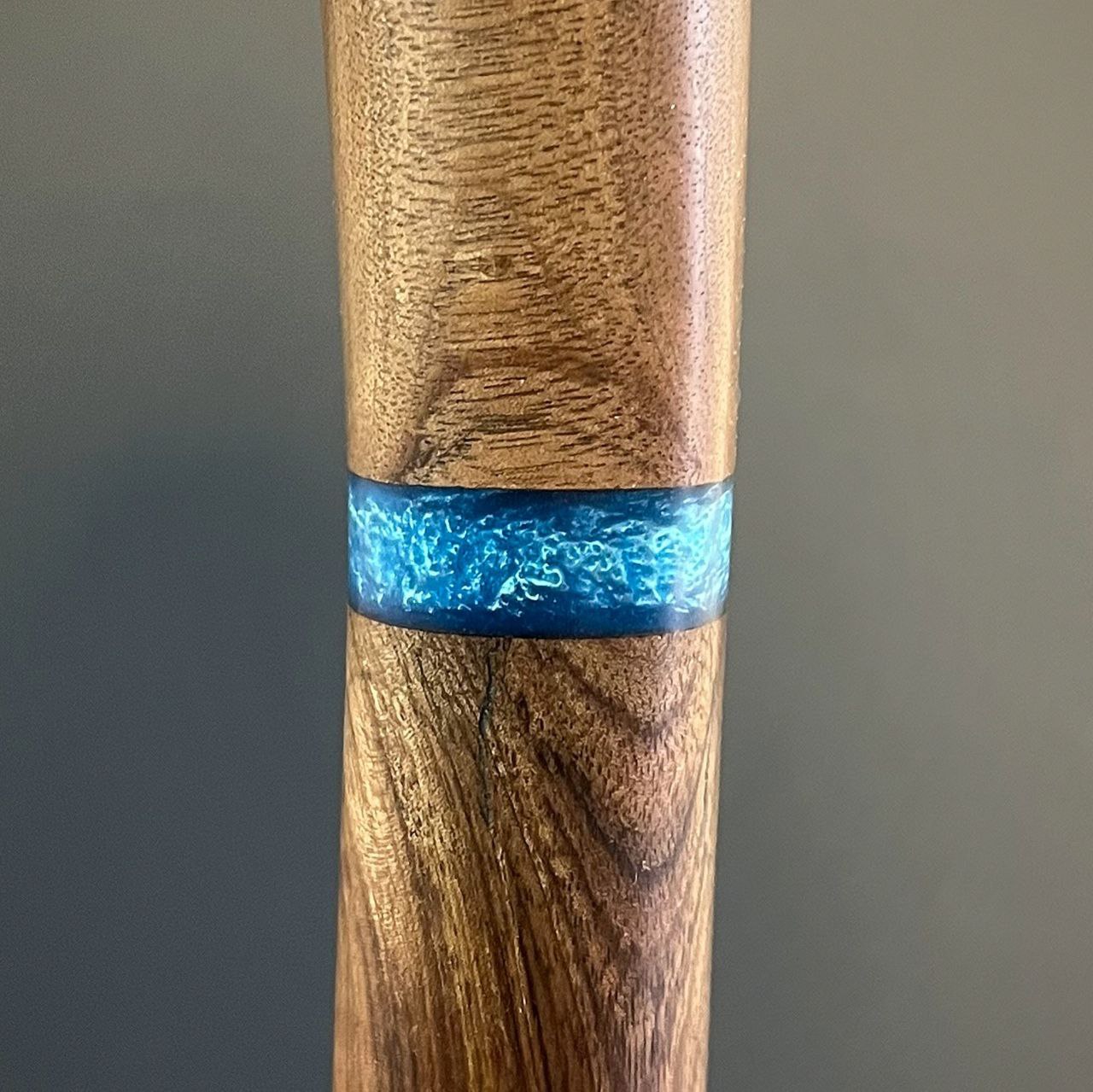 دسته ارگونومیک عصا با پرداخت دستی و انحنای طبیعی