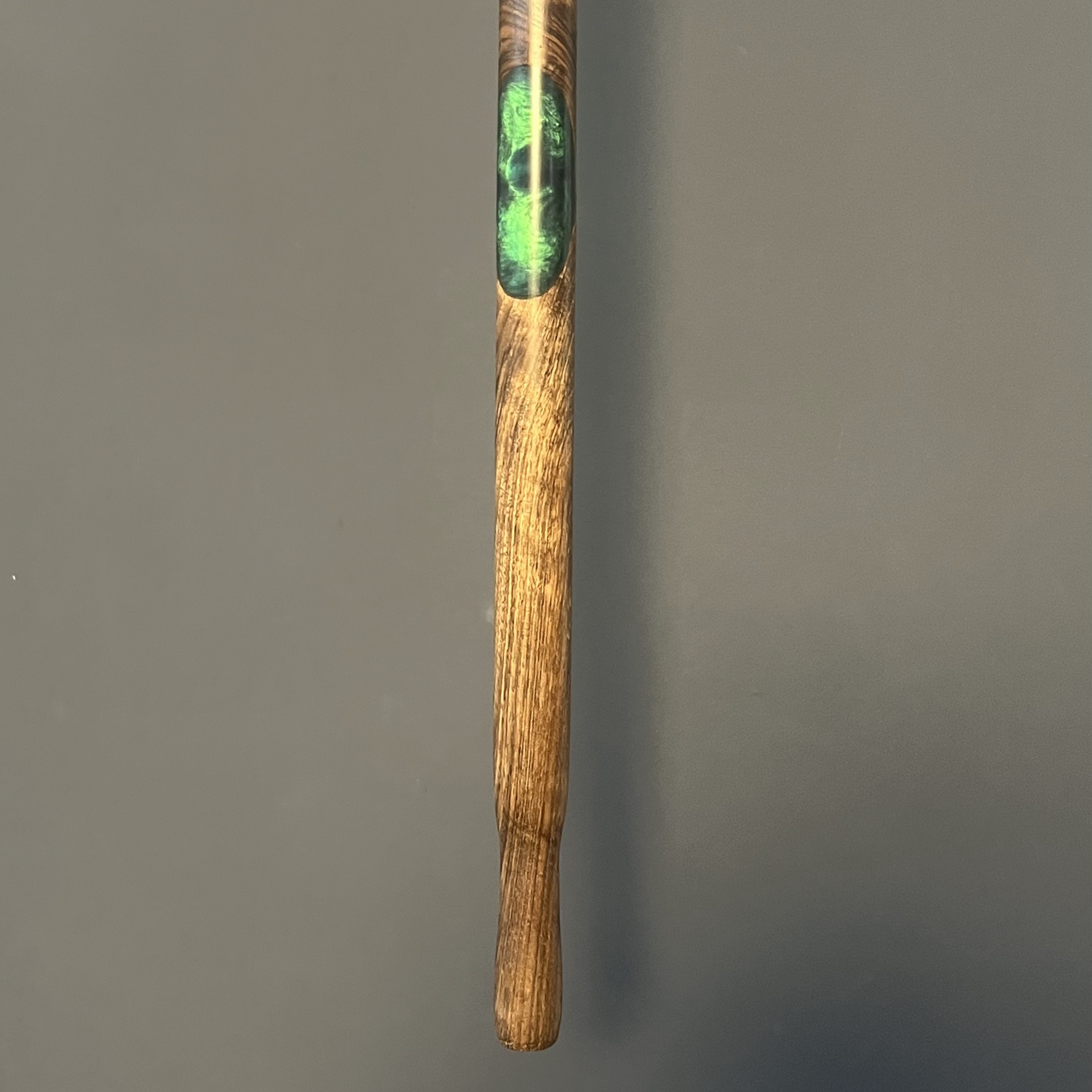 عصای دست‌ساز آرین با وزن سبک و فرم ارگونومیک