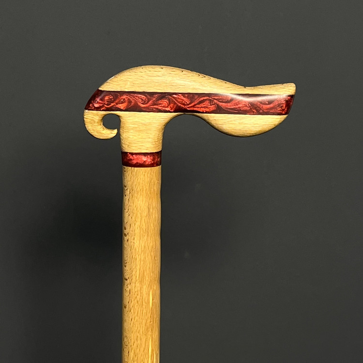 نمای نزدیک از دسته ارگونومیک عصا مدل آذین با تزئین رزینی قرمز