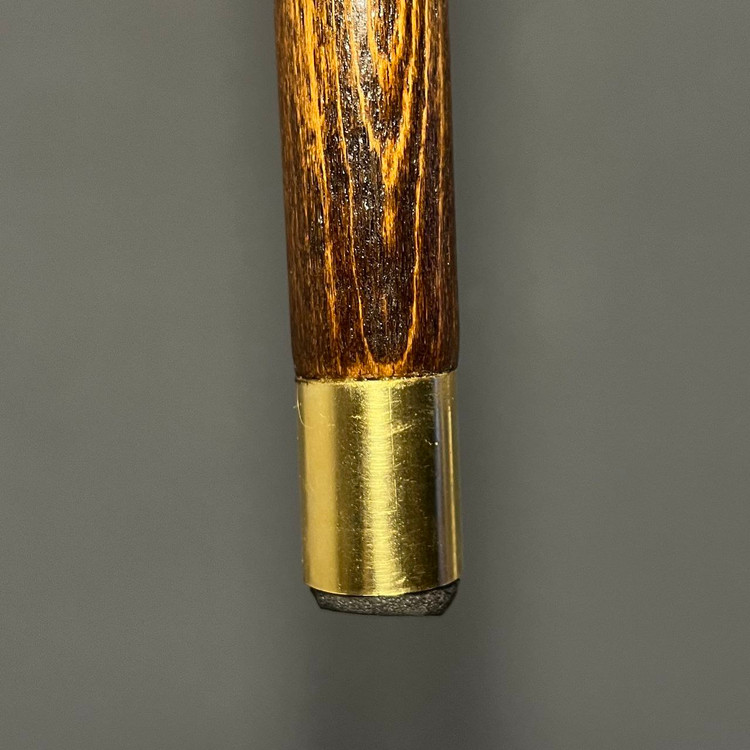 ترکیب چوب راش طبیعی و دسته رزینی در عصای سلطنتی آرتمن