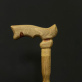 عصا مدل آرتین با دسته ارگونومیک ساخته شده از چوب گردو و رزین