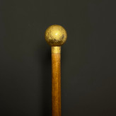 عصا شاهی مدل ماندانا با دسته طلایی کروی رزینی و بدنه چوبی راش گرجستان