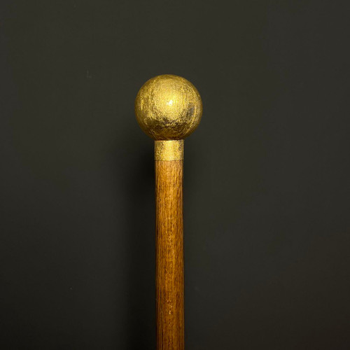 عصا شاهی مدل ماندانا با دسته طلایی کروی رزینی و بدنه چوبی راش گرجستان