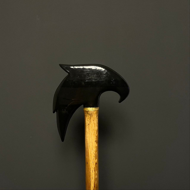 عصا مدل لومانا با دستهای پیکری و رزین مشکی براق