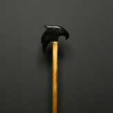 دسته خاص عصای لومانا با طراحی الهامگرفته از پرنده شکاری