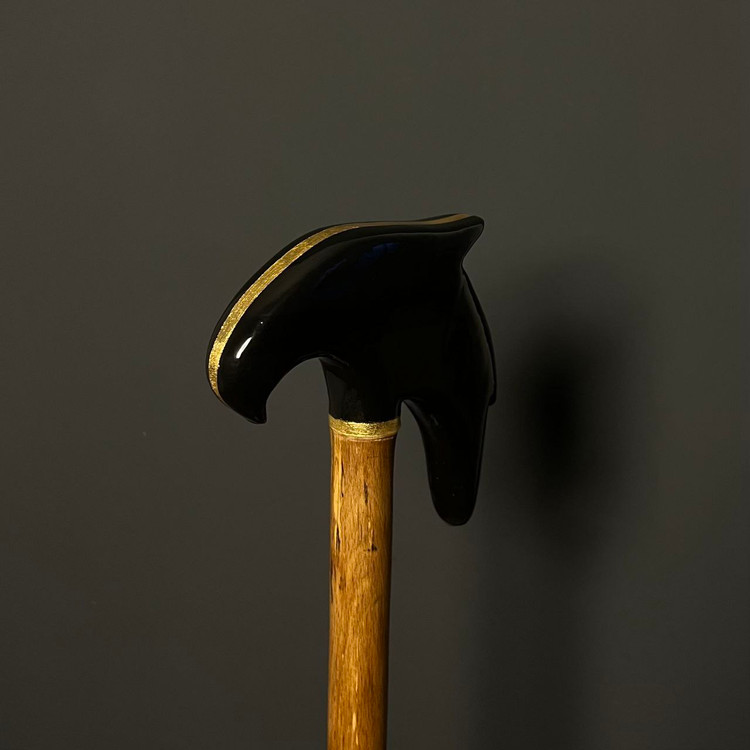 نمای نزدیک از بافت چوب راش گرجستان در بدنه عصا