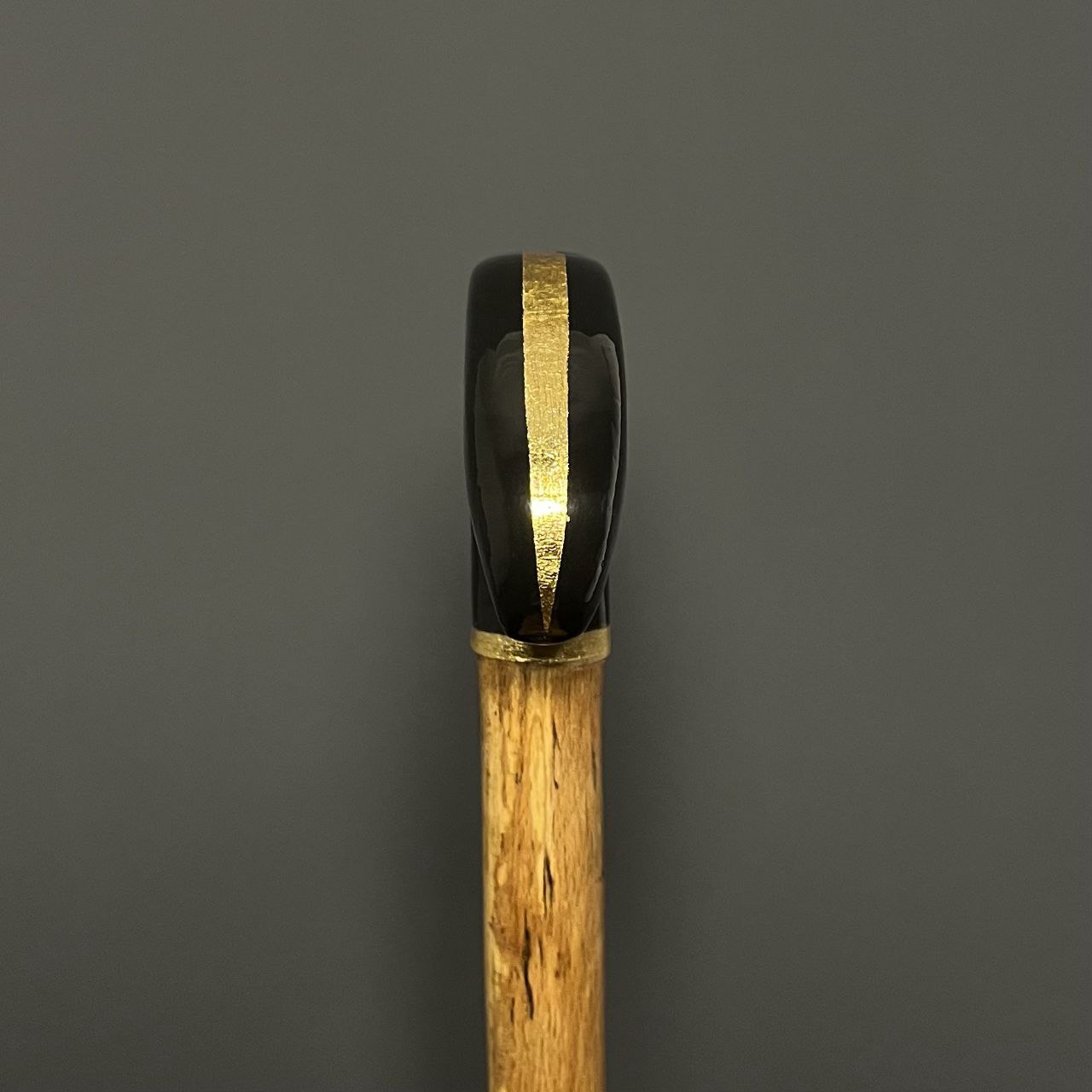 حلقه تزئینی طلایی و طراحی لوکس دسته پیکری لومانا