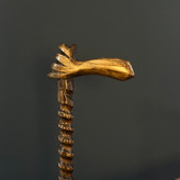 عصا مدل آرشام با دسته پیکری چوبی و طراحی ارگونومیک خاص