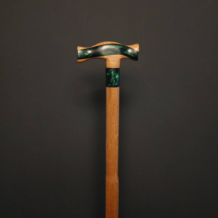 نمای جانبی حلقهی تزئینی رزینی در عصا مدل آذرنوش، ترکیب بینظیر چوب و رزین در سبک کلاسیک ایرانی