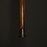 نمای جزئیات اتصال دسته رزینی و بدنه چوبی عصا زمردین با طراحی یکپارچه و ظریف.