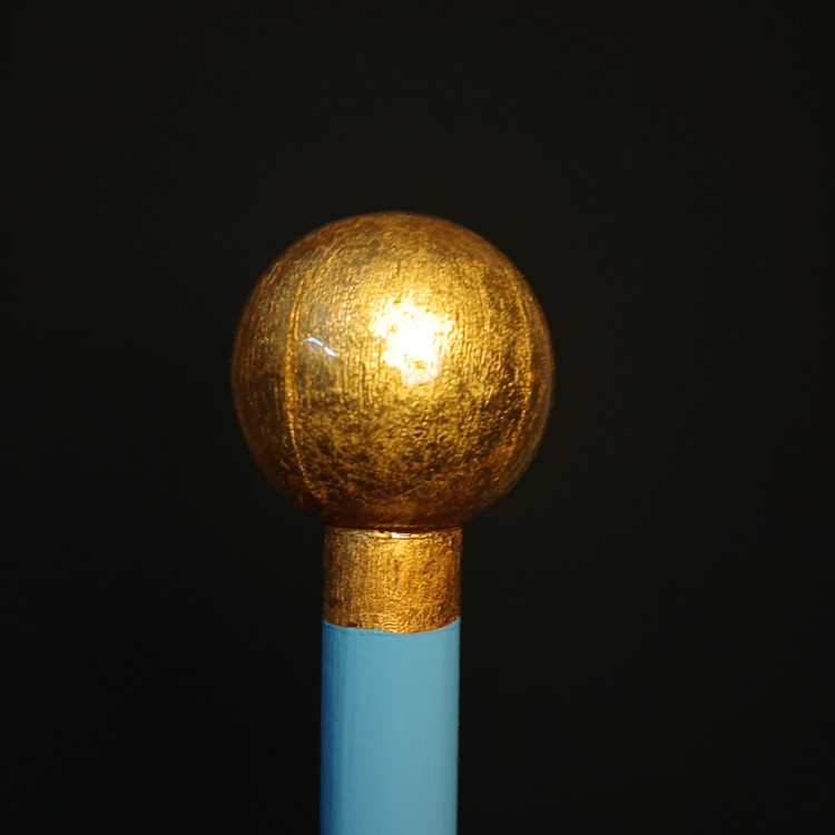 عصا شاهی مدل ماندانا با دسته طلایی کروی و بدنه آبی