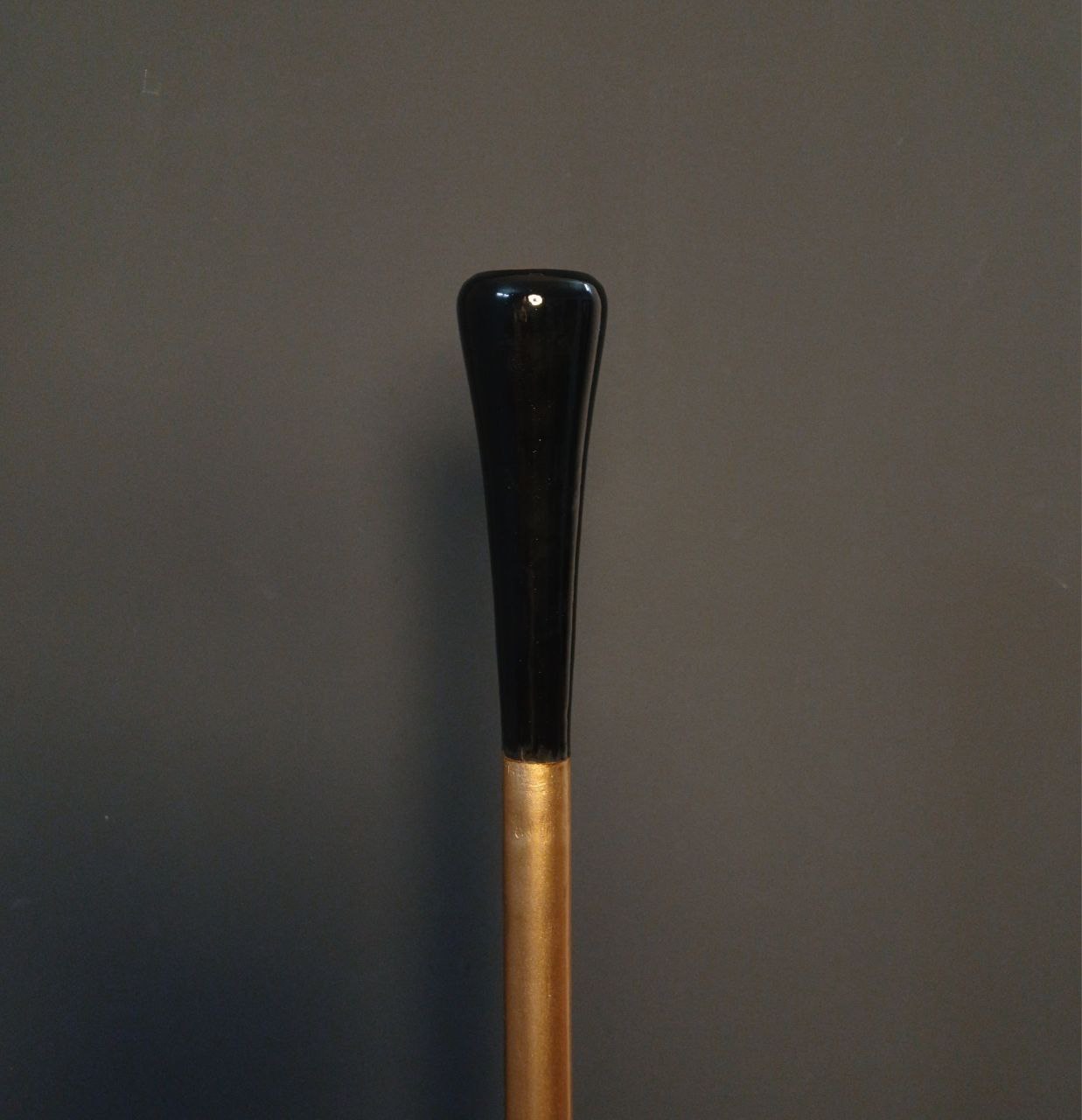 عصا شاهی مدل آرتمن با بدنه طلایی و دسته رزینی مشکی براق