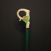 نمای نزدیک تذهیب دستی روی دسته عصا گلستان