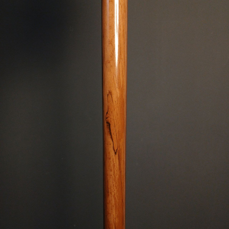 نمای نزدیک از پایان بدنه و بافت چوب راش؛ مناسب برای نمایش کیفیت ساخت و پرداخت.