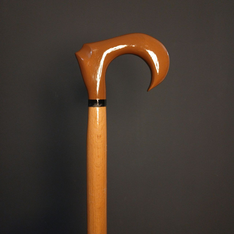 نمای تمامقد عصا دیبا — بدنهٔ راش گرجستان رنگ قهوهای عسلی و دستهٔ ارگونومیک؛ طول ۹۳ سانتیمتر