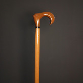 جزئیات حلقهٔ تزئینی رزین مشکی و اتصال دسته به بدنه در عصا مدل دیبا، کار دستساز و پرداخت دقیق