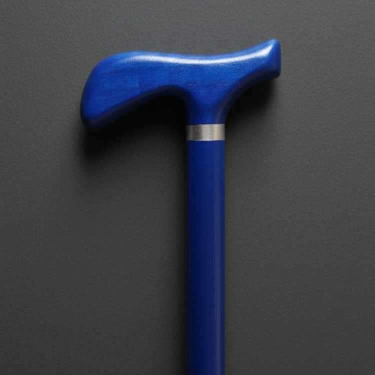 نمای نزدیک عصا مدل نیلگون با رنگ آبی تیره و رگههای طبیعی چوب راش