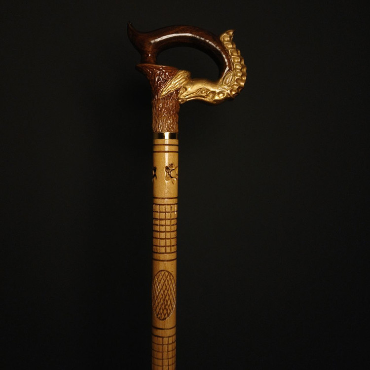 نمای کامل عصای لوکس مارین با بدنهی افرا و کفشک برنجی