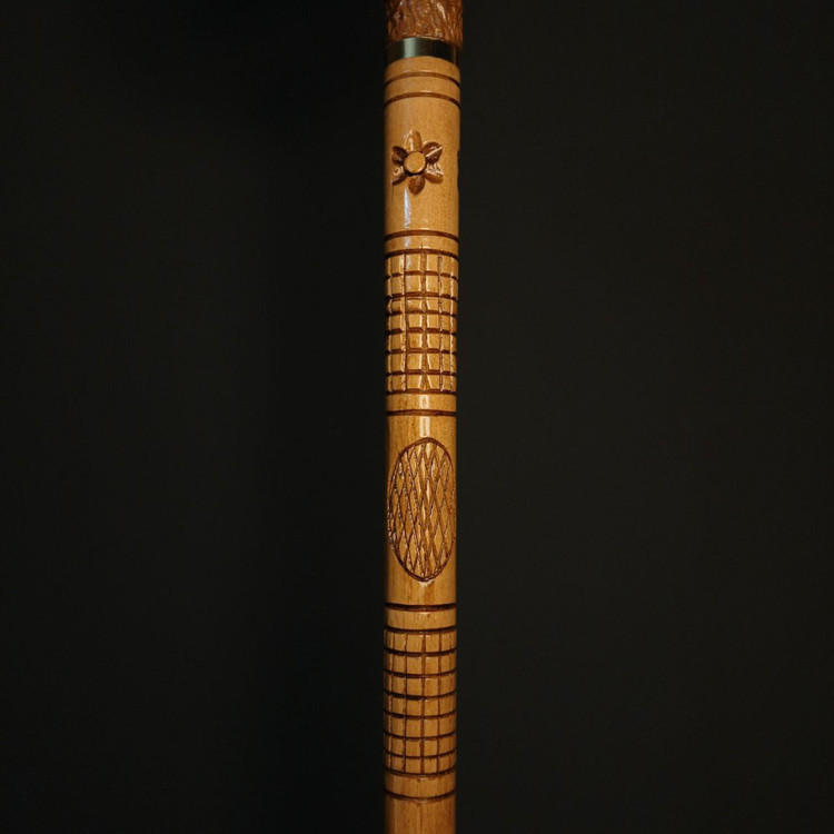 عصا مدل مارین با دستهی چوبی طرح اسب دریایی و حلقهی طلایی – گالری عصاخان