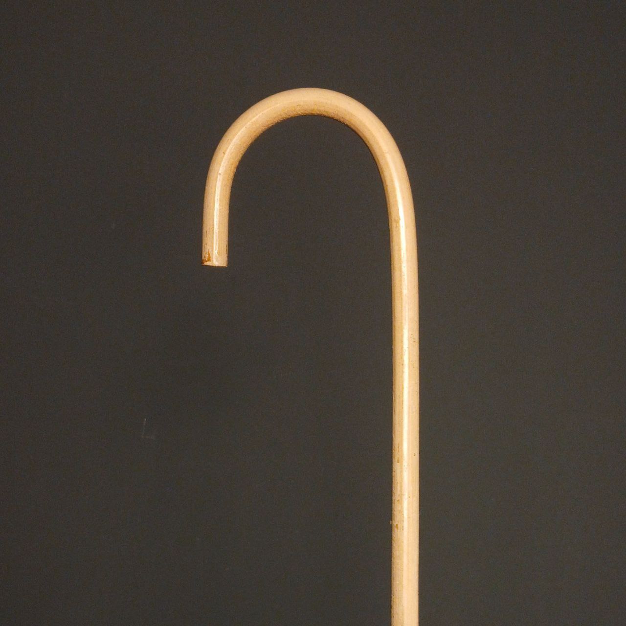 عصا خیزران کد 01 — نمای کامل از بدنهٔ خیزرانی با پوشش محافظ و دستهٔ ۷ سانتی‌متری