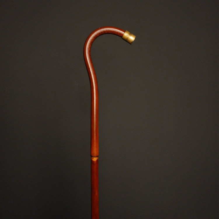 جزئیات درخشان فلز برنج در انتهای عصا خیزران