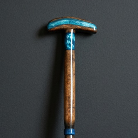 عصا دست‌ ساز مدل نیلو ساخته‌ شده از چوب راش گرجستان و رزین آبی دست‌ ساز - برند عصاخان