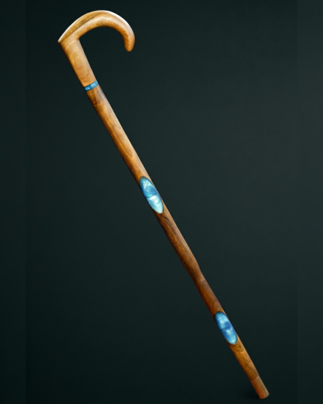 عصای چوبی ایرانی با طراحی خاص و الهام هنری از آب و جنگل