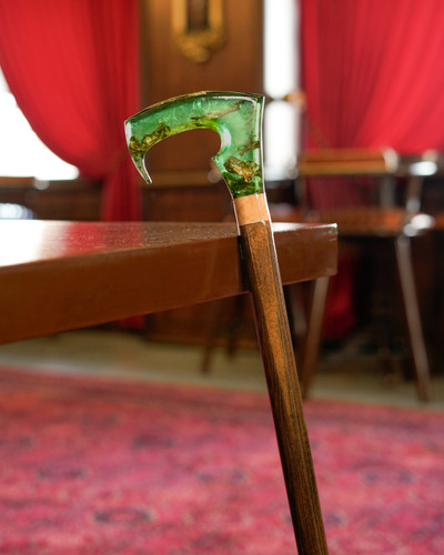 تصویر بدنه چوبی عصا مدل زمردین با بافت طبیعی راش و پرداخت صیقلی.