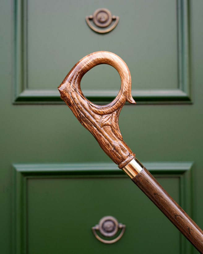 دسته حلقه ای عصا مدل بلوط؛ بافت طبیعی چوب و نقش مایههای دست تراش