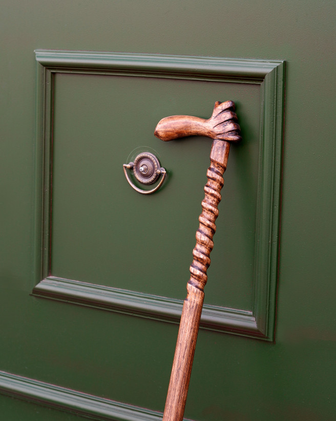 عصا مدل آرشام با دسته پیکری چوبی و طراحی ارگونومیک خاص