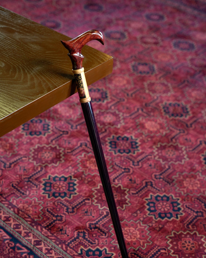 عصا چوبی با تزئین مینیاتوری گل و پرنده