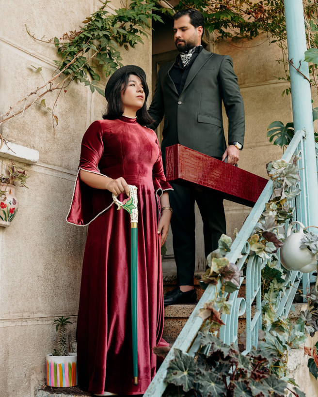 نمای نزدیک تذهیب دستی روی دسته عصا گلستان