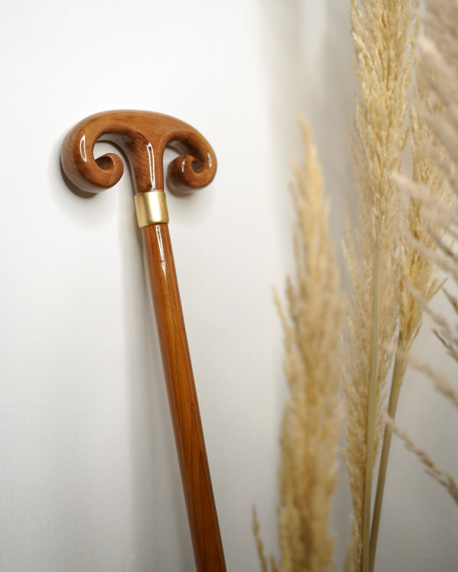 تصویر کامل عصا مدل اورانوس، ترکیب هنر سنتی و طراحی مدرن.