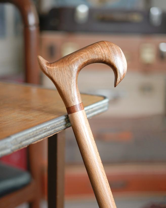 عصای سبک و مقاوم دستساز ایرانی با طراحی ارگونومیک