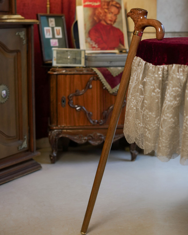 حلقه برنجی تزئینی در محل اتصال دسته عصا