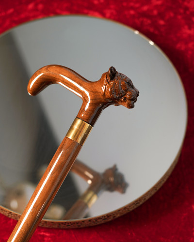 نمای کامل بدنه گردو با بافت طبیعی قهوهای