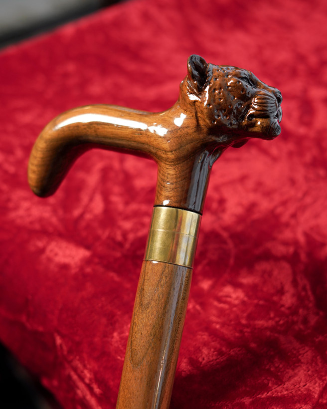 جزئیات حلقه برنجی در محل اتصال دسته و بدنه