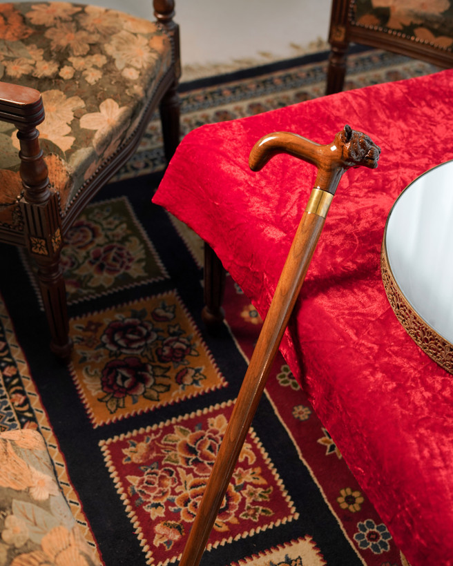 عصا مدل شاه پلنگ با دسته منبت کاری شده از چوب گردو