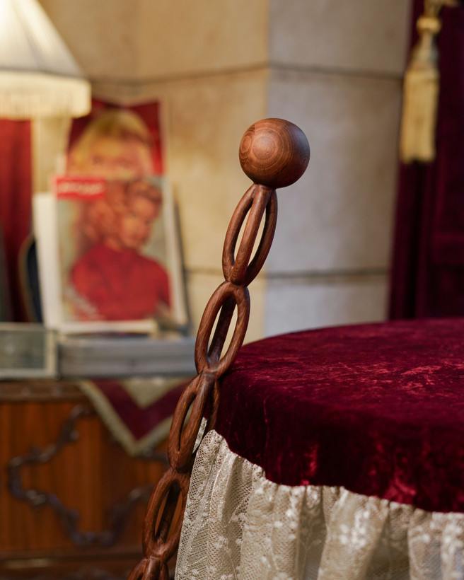 نمای نزدیک حلقههای زنجیرهای دست تراش عصای پیوند