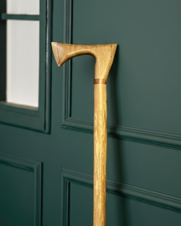 عکس نمای کامل عصا طرح تبر با بدنه چوب راش گرجستان و طراحی کلاسیک