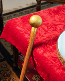 عصا شاهی مدل ماندانا با دسته طلایی کروی رزینی و بدنه چوبی راش گرجستان