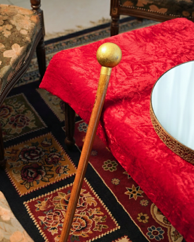 ترکیب متریال چوب و رزین طلایی در عصا مدل سلطنتی ماندانا