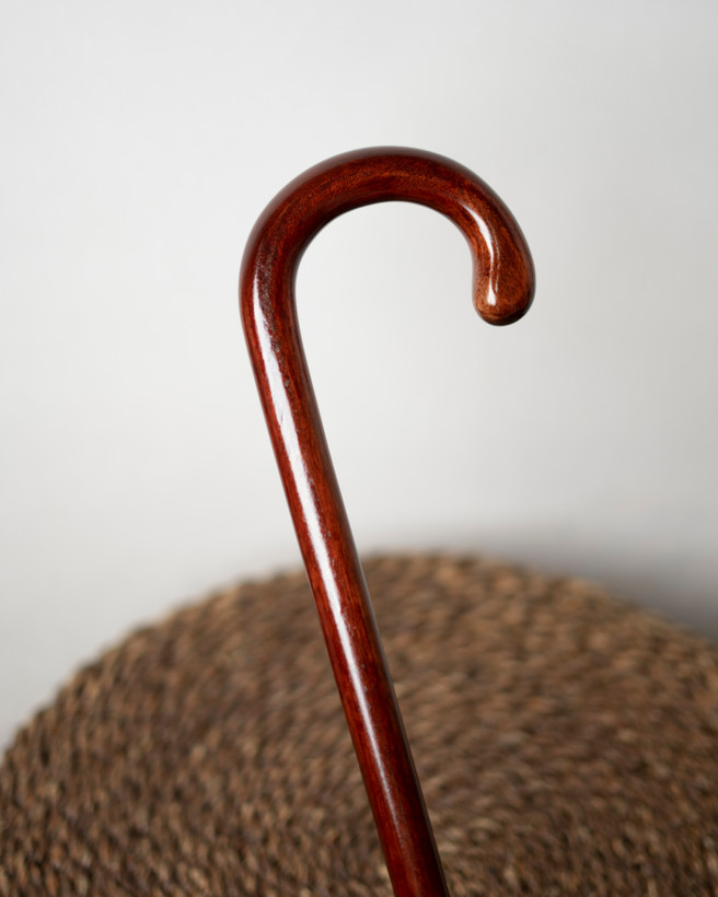 عصا مدل هومان ساخته شده از چوب گردو یک تکه