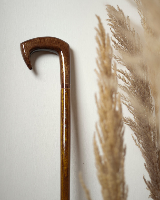 عصا مدل آرتان ساخته شده از چوب ملچ با حلقه چوب گردو