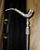 عکس نزدیک از دستهی عصا طرح پیپ — اثری فاخر از گالری عصاخان